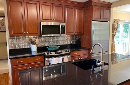 Post Mills House | Beautiful, Charming and Private house close to EVERYTHING. A/C and Fast Wifi