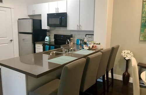 Draper Apartment | BEAUTIFUL CLEAN TOP FLOOR GETAWAY W/VIEWS!