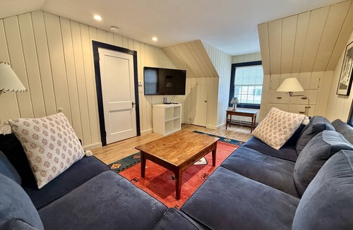 South End House | Beautiful home in Burlington's South End, humans and dogs welcome!