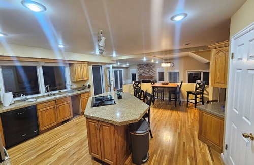 Sandy House | Beautiful Home in Country Club Estates with Easy Access to World Class Skiing