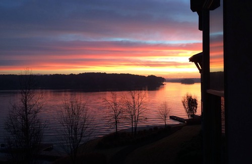 Eatonton Condo | Beautiful lake front and golf course views from this 3BR/3BA penthouse condo