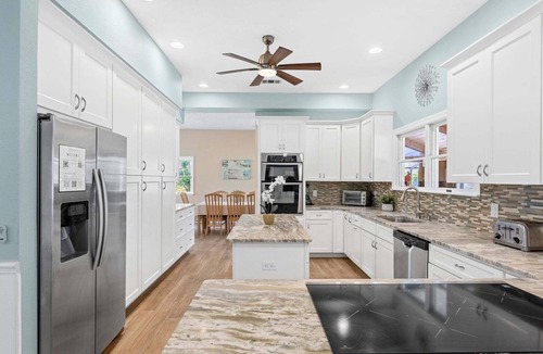 Tropic House | Beautiful Large Waterfront Retreat W/Heated Pool And Lanai!☀️