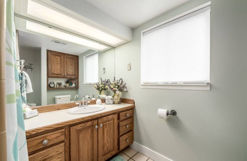 Sandy House | Beautiful location! Close to mountains and ski resorts, easy downtown access.