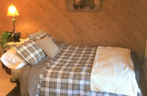 Sandy House | Beautiful location! Close to mountains and ski resorts, easy downtown access.