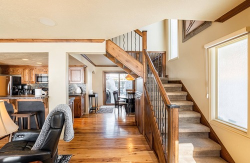 Deer Valley House | Beautiful Modern Home in Great Location, Hot Tub +Patio, Luxury Amenities!