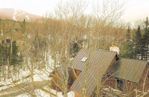 Bromley Mountain House | Beautiful Mountain Getaway - Last Minute Booking Promos! Minutes from Manchester