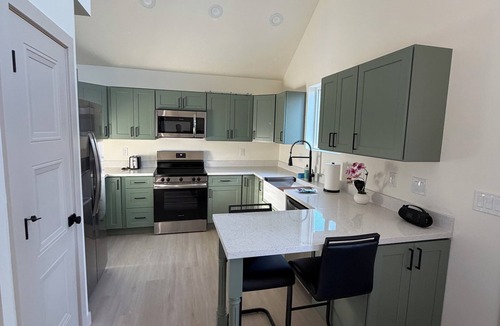 Lindon Cottage | Beautiful, new 2-bed + loft cottage in quiet Lindon by temple. Sleeps 6. Gated.