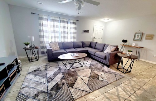 Zephyrhills West House | Beautiful Newer Villa located 30 mins from Tampa