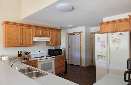 Lost Bridge Village House | Beaver Cove Retreat-Fabulous 5-bedroom house, Lake front, Big Deck