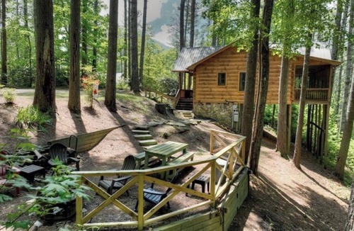 Cherry Log Cabin | Black Bear Hollow, your perfect 2bed 2bath escape in Cherry Log, Georgia!