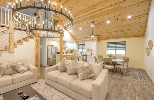Big Bear Ski Chalet | BRAND NEW "Cabana Del Oso" with pool table, large chandelier in Big Bear.
