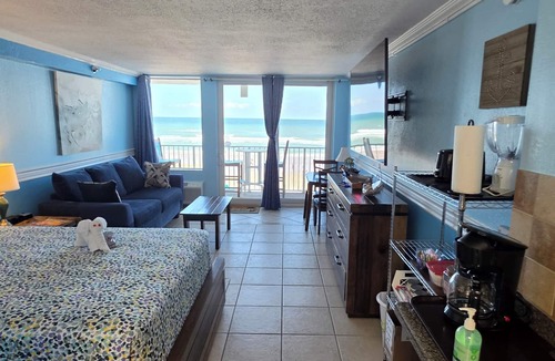 Lenox Park Condo | Brandy's Direct Ocean View Over The Large Heated Pool & Hot Tub, Sleeps 4