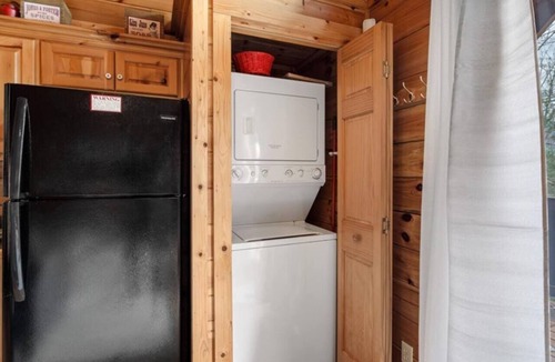 Black Bear Falls Cabin | Breathtaking views of the Smokies, 3 mins to Gatlinburg!