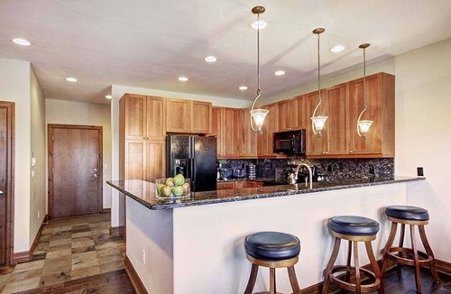 The Highlands House | Breck Townhome, Hot Tub, Free Shuttle, Near 5 Resorts, Sleeps 9