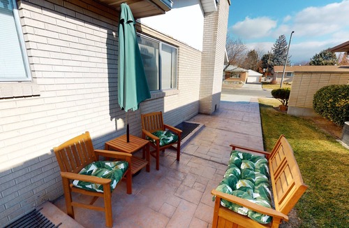 Midvale House | Bright, clean basement - Close to skiing - Green and healthy