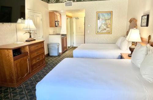 Zermatt Apartment | Bright & Comfy Double Queen Suite at Zermatt - 206