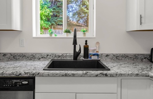 Logan Apartment | Bright & Cozy 2 Bedroom Apartment - Great Location Near USU and Downtown