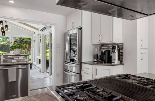 Skyway House | Broadmoor Spacious 4-bd 3 bth house with Mountain View’s 3 mins to The Broadmoor