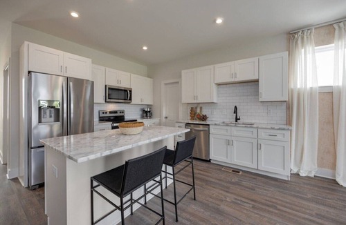 Whitebridge House | Broadway Boho #1–Rooftop Deck–Sleeps 8