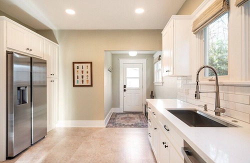 York House | Bungalow 1922 Downtown with sauna, king bed, fast internet, close to WWU