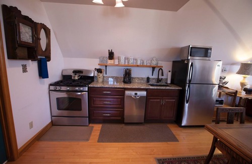 Cottonwood Heights Apartment | Butler Manor Carriage House, Deluxe Apt on Historic Estate w/Spectacular Views!