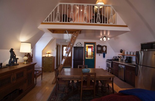 Cottonwood Heights Apartment | Butler Manor Carriage House, Deluxe Apt on Historic Estate w/Spectacular Views!