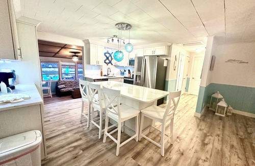 Spring Hill House | Cabin by the Sea