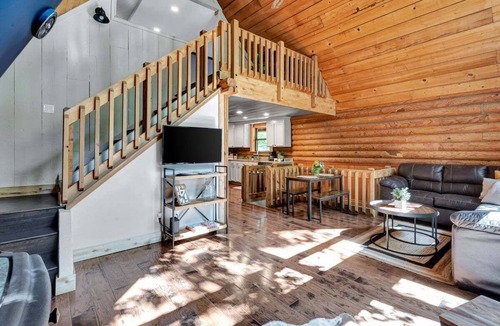 Beaver Shores Cabin | Cabin Sweet Cabin - Modern Log Cabin @ Beaver Lake W/Hot Tub