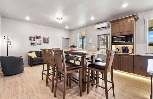 Caldwell House | Caldwell Family Reunion | Sleeps 28 + 2 Pickleball