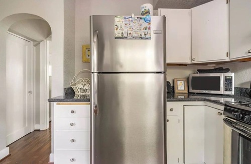Miller Park House | CAPITOL HILL LARGE 1 BED SUITE