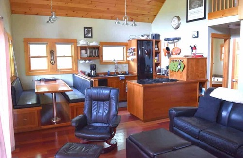 Eidelweiss Village Ski Chalet | Chalet Jacuzzi Tub Nordic Village Pools Sleeps 7 Near Storyland & Skiing