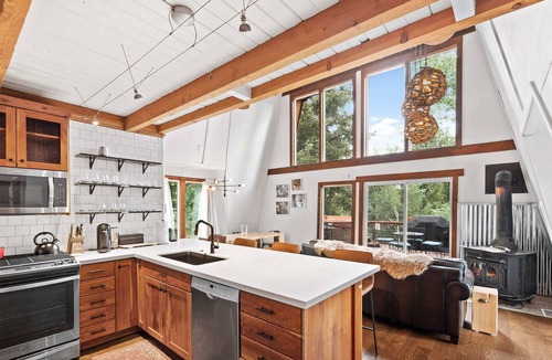 Summit Park House | Chalet w/Hot Tub,Grill| Alpine Trail by RoveTravel