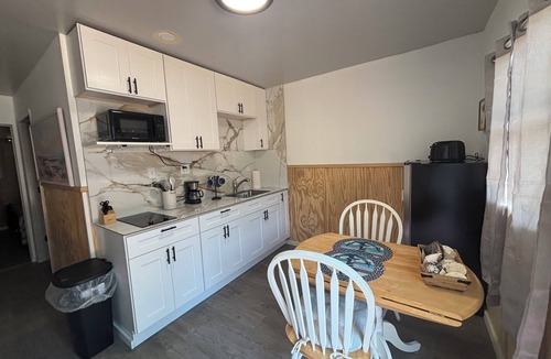 Crystal River Cottage | Charming 1-Bedroom Retreat in the Heart of Town