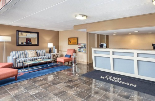 Yachting Village Hotel | Charming 1-bedroom unit with kitchenette in the heart of Newport on the marina!