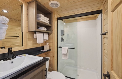 Moab South Valley Cabin | Charming 2-bedroom cabin #104 with AC, Wi-Fi in amazing Moab