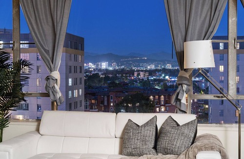 La Brea Apartment | Charming 2-bedroom/3beds apartment with WiFi, AC in lovely Los Angeles