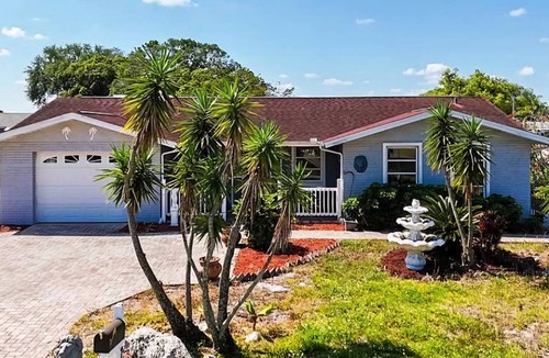 Jasmine Lakes House | Charming 2-bedroom specious updated pool house in Port Richey, feel home