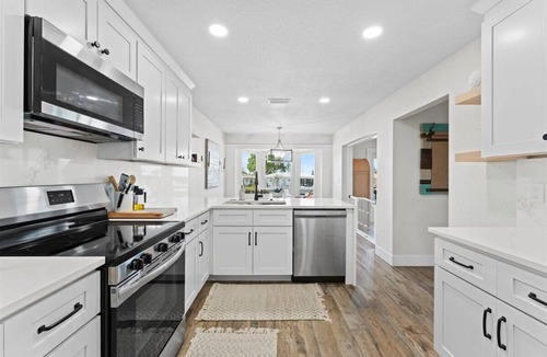 Gulf Harbors House | Charming 3-bedroom house with pool and Gulf access