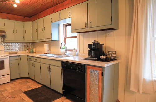 Newport Other | Charming 3-bedroom Farmhouse in Newport