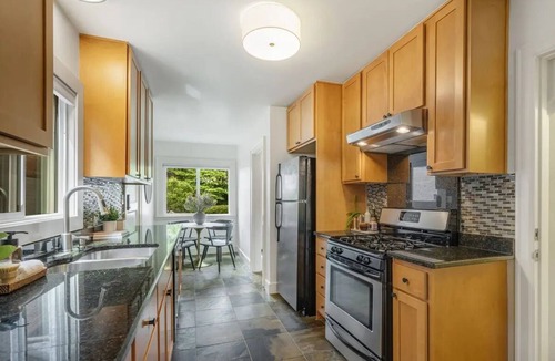 East Queen Anne House | Charming Queen Anne Craftsman Home - 4BR, 3BA, 2 Full Kitchens, sleep 10+