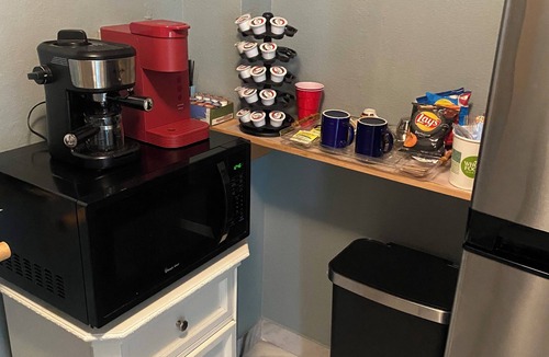 Lake Valencia Apartment | Charming studio in beautiful Palm Harbor with A/C, Swimming Pool and Patio