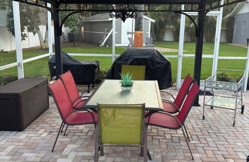 Lake Valencia Apartment | Charming studio in beautiful Palm Harbor with A/C, Swimming Pool and Patio