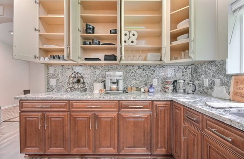 Tanner House | Cheerful Mt. Si Cottage with AC and Fireplace!