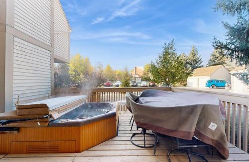 Park Meadows House | Cheery townhome in Park City with large furnished deck & private hot tub