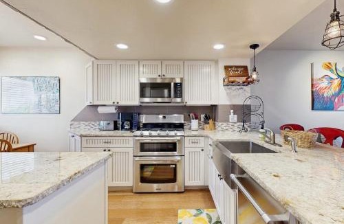 Park Meadows House | Cheery townhome in Park City with large furnished deck & private hot tub