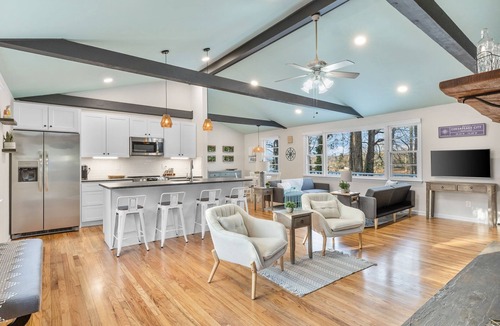 Elkton Cottage | Chesapeake City Pool Retreat – Waterfront Stay in the Woods