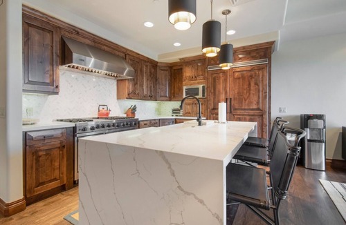 Empire Pass Condo | Chic Empire Pass Condo with Family-Friendly Layout and Prime Ski Access