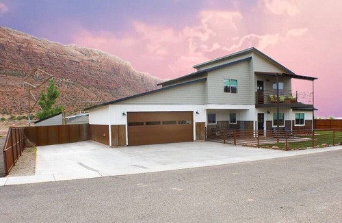 Moab South Valley House | City Slicker Oasis MOAB