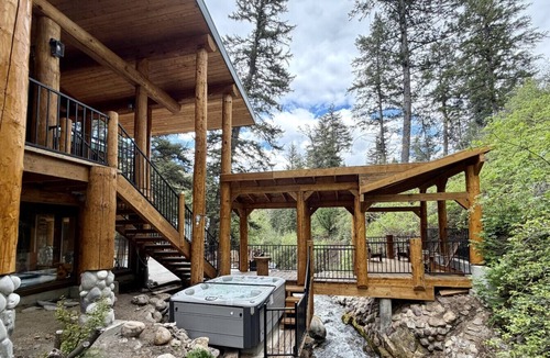 Sundance Cabin | Classic mountain retreat Right on the stream Hot tub Wood-burning fireplace Set in Sundance Canyon
