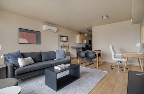 Lower Queen Anne Apartment | Classic Queen Anne 1BR w/Gym, W/D, Lounge & Roof Deck, by Blueground